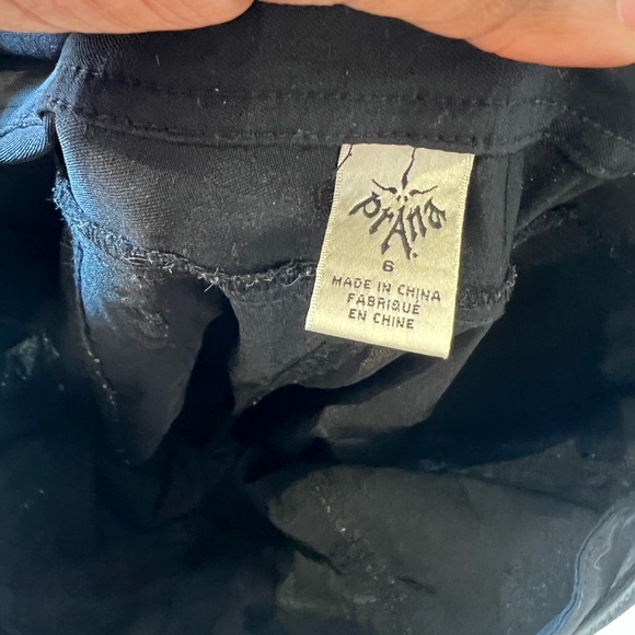 Prana women’s 6 breath black cargo pants…. - Picture 3 of 8